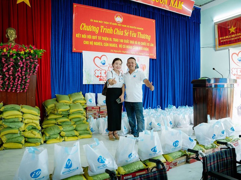 Hình ảnh minh họa các nguồn lực hỗ trợ và tư vấn cho người chơi cá cược có vấn đề, với biểu tượng giúp đỡ và cộng đồng