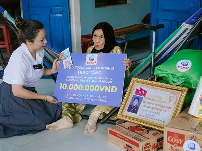 Hình ảnh một nhóm người đang hỗ trợ lẫn nhau, tượng trưng cho cộng đồng giúp đỡ người nghiện cờ bạc