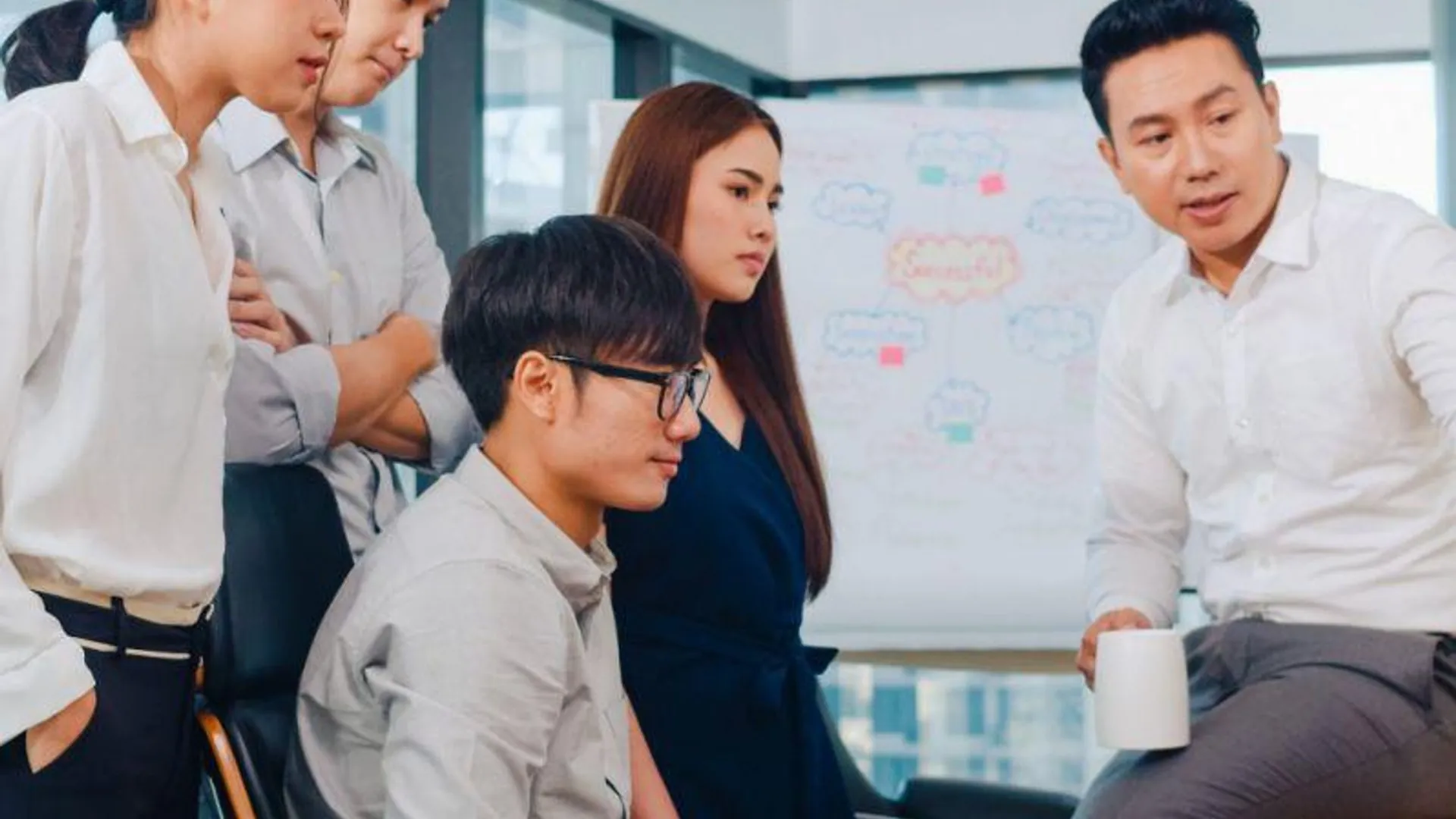 Hình ảnh tượng trưng cho pháp luật và quy định cờ bạc trực tuyến